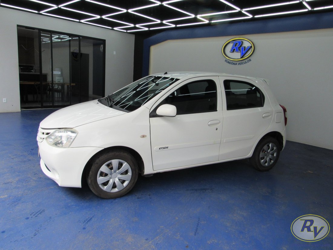 Etios XS