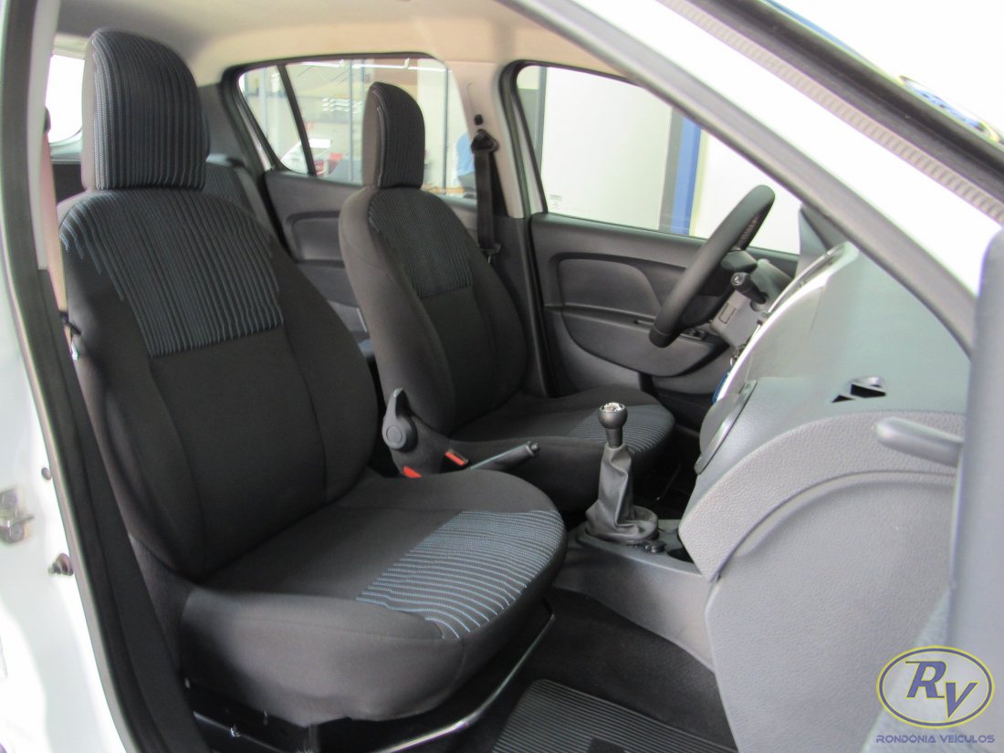 SANDERO Authentique