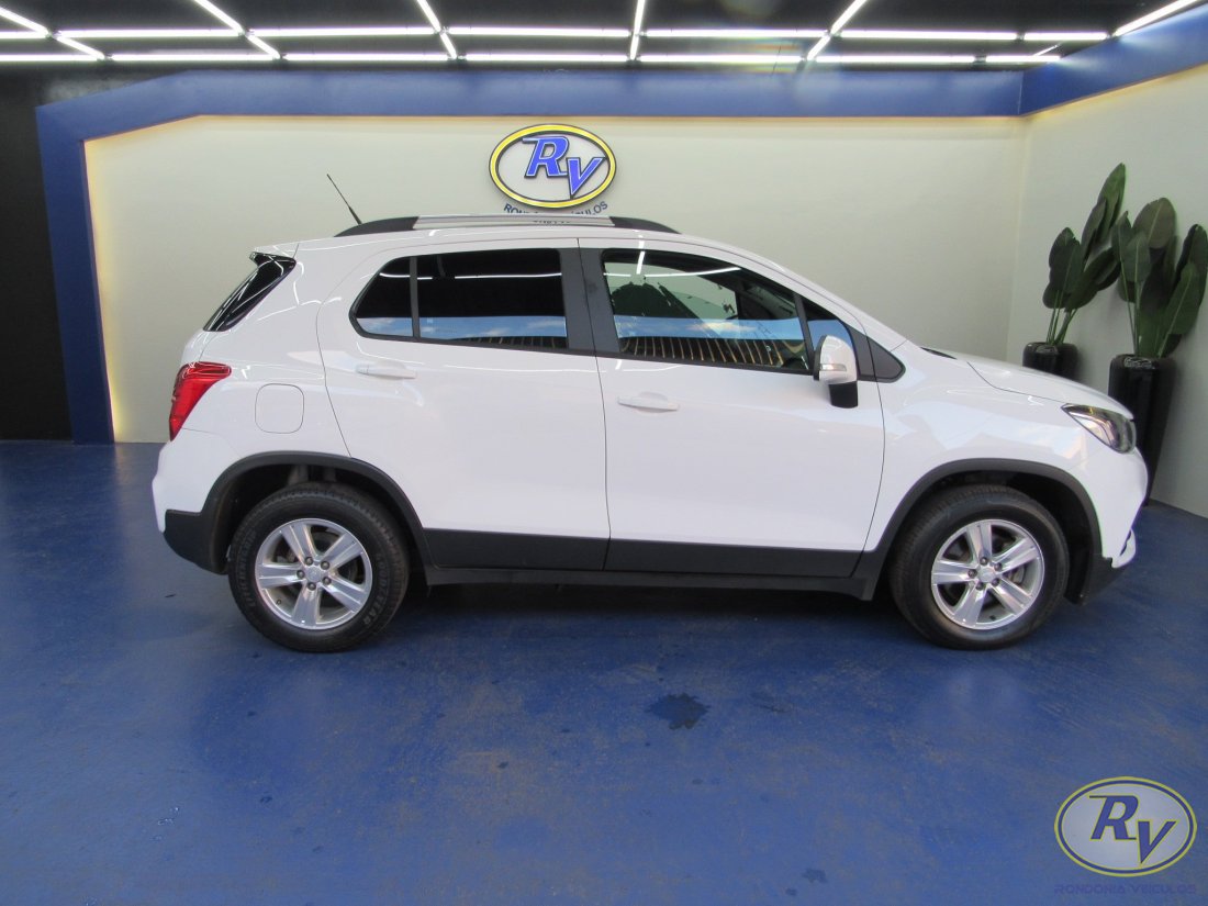 TRACKER LT