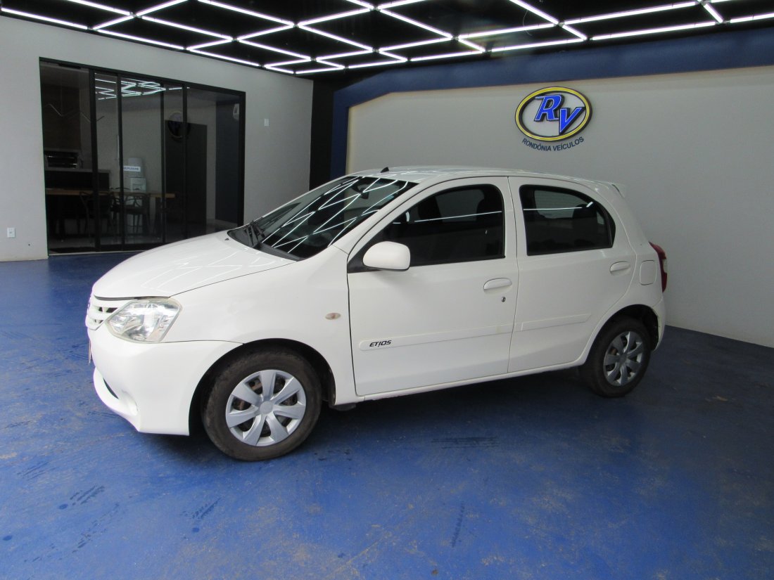 Etios XS