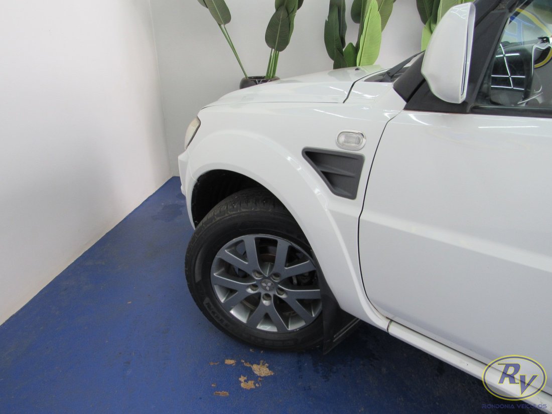 Pajero TR4