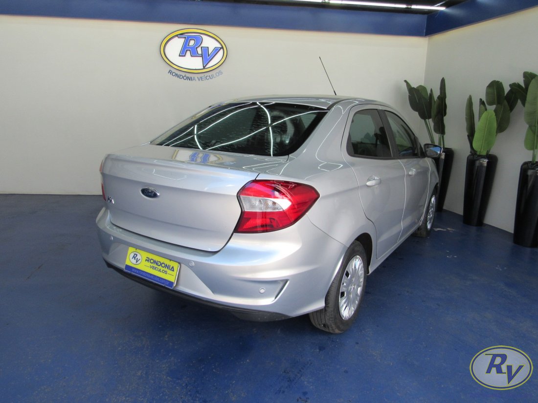 KA+ SEDAN SE