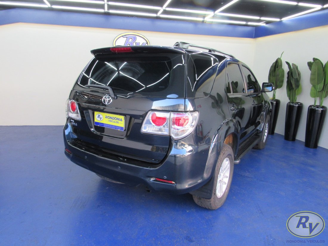 Hilux SW4 SR