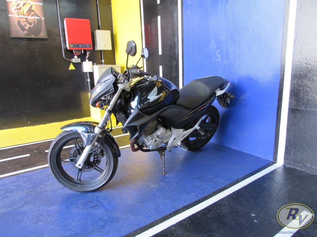 CB 300