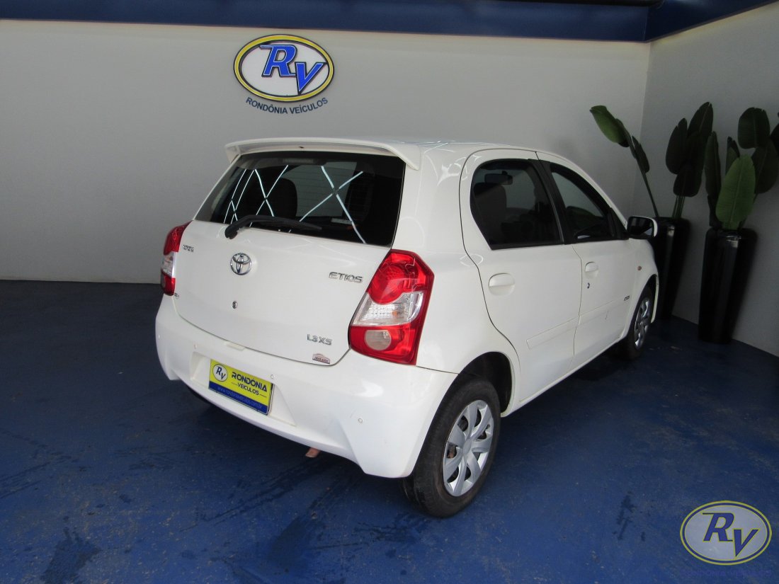 Etios XS