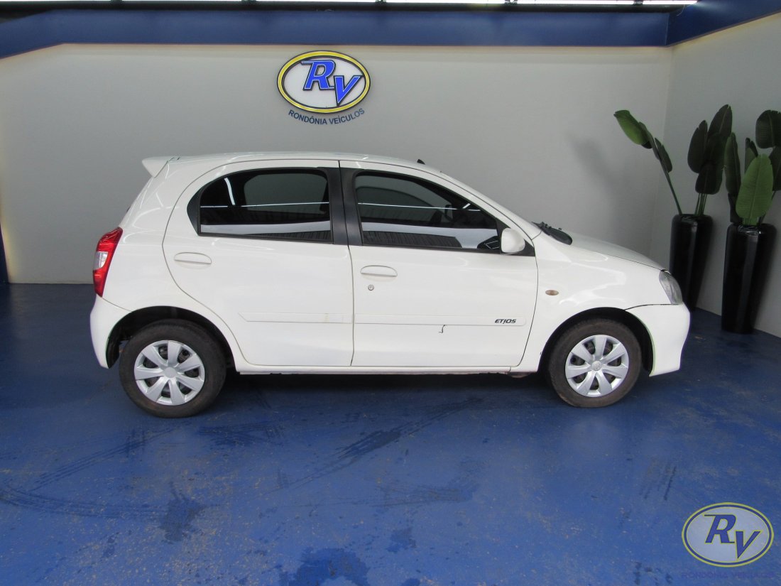 Etios XS
