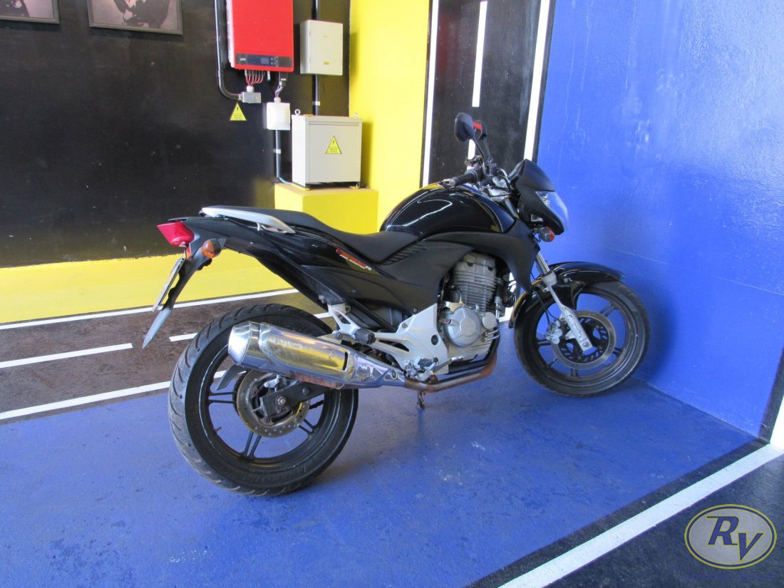 CB 300