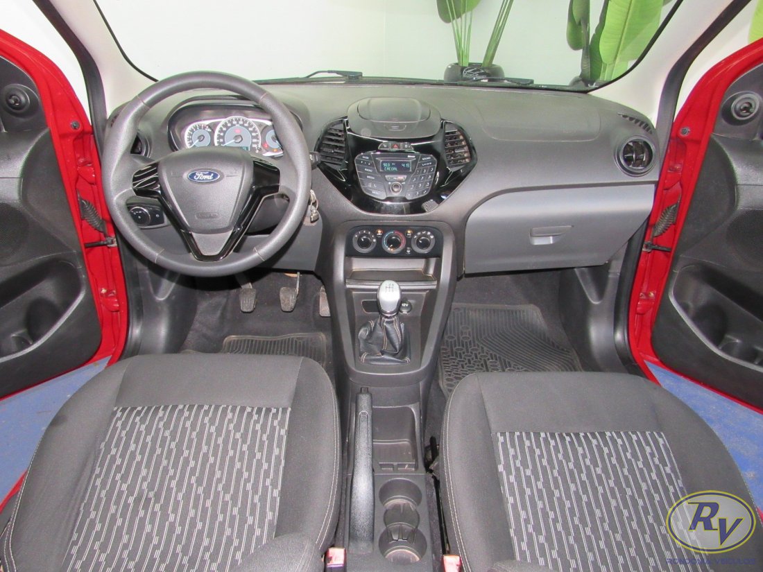KA+ SEDAN SE